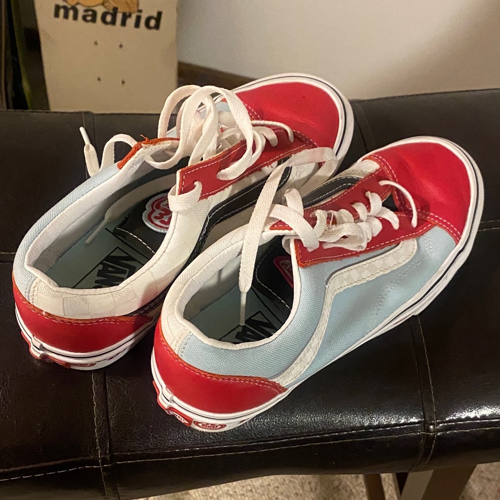 V Red, white, blue